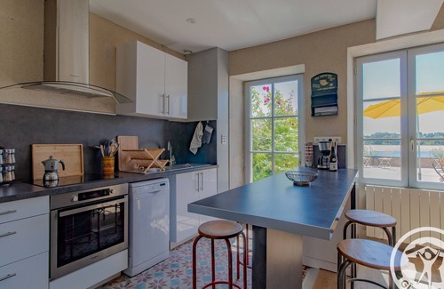 Ingrandes-Le Fresne sur Loire Cabaña | Casa Auténtica de 3 Niveles con Terraza y Vista al Loira