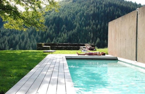 Saint-Geniez-d'Olt Casa | Hermosa casa del siglo 18 en alquiler en aldea privada con piscina climatizada