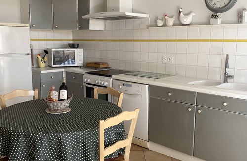 Saint-Hilaire-de-Villefranche Casa | Maison au Calme à la Campagne - Décor Soigné - Pour 6 Personnes