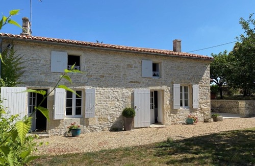 Saint-Hilaire-de-Villefranche Casa | Maison au Calme à la Campagne - Décor Soigné - Pour 6 Personnes