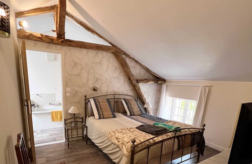 Sorges-et-Ligueux-en-Perigord Villa | Villa with swimming pool and a vast landscaped park. For 6 to 13 travelers.