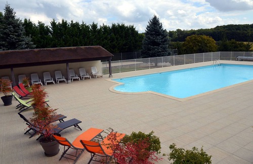 Faverolles Cabaña | Casa francesa con terraza y piscina cerca de castillos y zoo