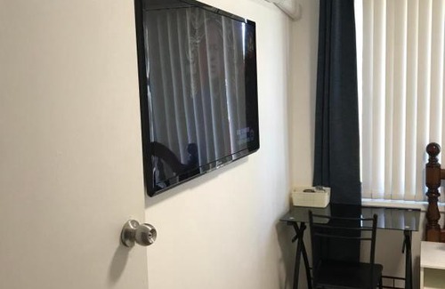 Doonside Casa | Fragrant Home-68C one king single bed aircon Room