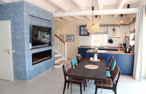 Eilsum Casa | Framheim - 100qm Luxus-ferienhaus für 7 Personen Direkt am Wasser bei Greetsiel!