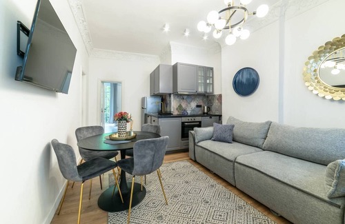 Slavija Apartamento | France touch, 10min. to Knez M., with P extra 12e