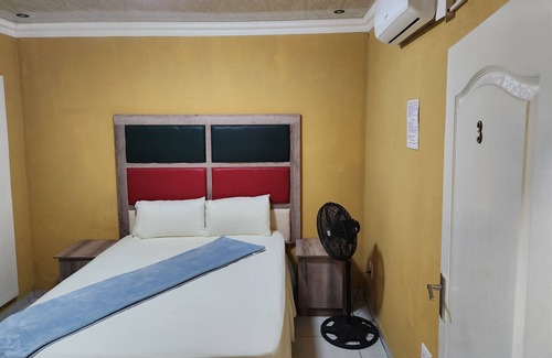 Emfuleni Cama Y Desayuno | Francos guest lodge accommodation