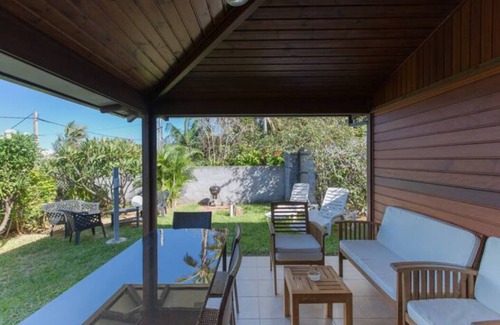 Grande Anse Chalet De Esquí | Frangipani house, quiet garden and SPA