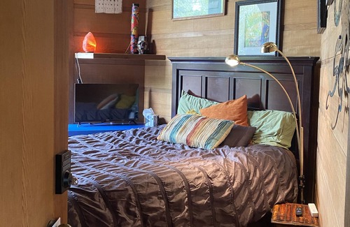 Modesto Casa | Frank Lloyd Wright Inspired Luxury Treetop Getaway