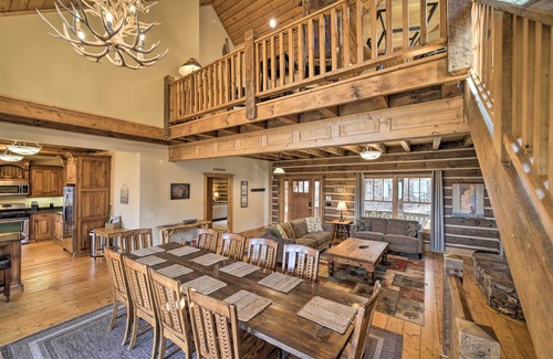 Franklin Cabina | Franklin Cabin w/ Hot Tub + Pool Table!