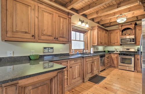 Franklin Cabina | Franklin Cabin w/ Hot Tub + Pool Table!
