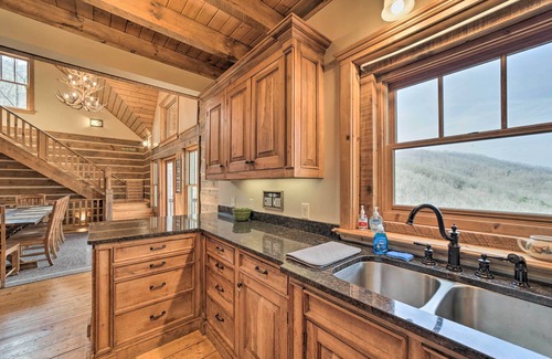 Franklin Cabina | Franklin Cabin w/ Hot Tub + Pool Table!