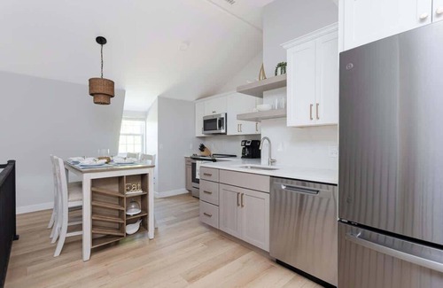 Yachting Village Casa | Franklin Street Suite by STAY Newport