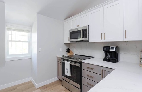 Yachting Village Casa | Franklin Street Suite by STAY Newport