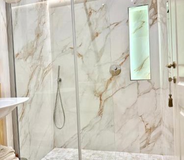 Rione III Colonna Apartamento | Frattina Elegance Suite