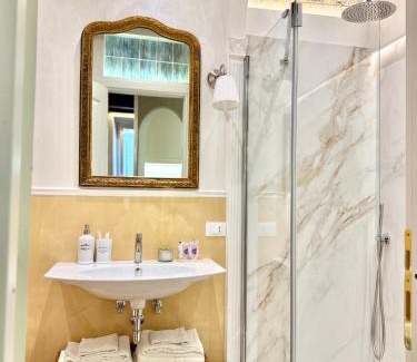 Rione III Colonna Apartamento | Frattina Elegance Suite