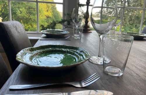 Axvall Casa | Fredriksons Vilt, Vin & Pensionat