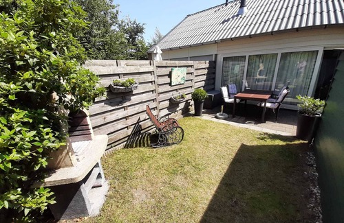 Bruinisse Casa | Casa de vacaciones ideal para familias para 4 personas con chimenea, W-LAN