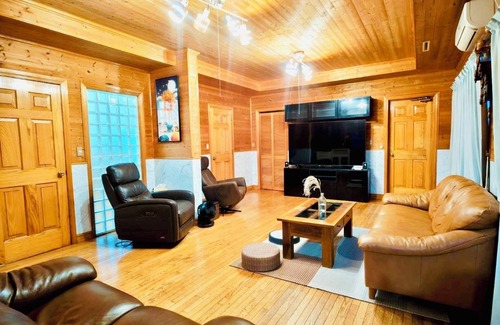 Narita Cabina | Free airport/station pickup Lodge Sleeps 8 people