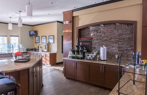 McNeil Condominio | Free Breakfast + 24 Hour Business Center + Heated Pool | Close to University of Texas