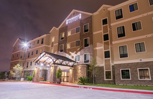 McNeil Condominio | Free Breakfast + 24 Hour Business Center + Heated Pool | Close to University of Texas