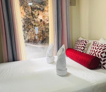 Pilar Villa | Free Breakfast and coffee for 2 Purple Beach House