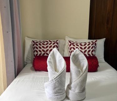 Pilar Villa | Free Breakfast and coffee for 2 Purple Beach House