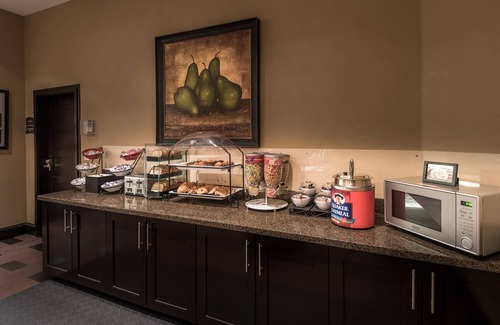 Irving Condominio | Free Breakfast + Fitness Center Access | Close to the DFW Airport!