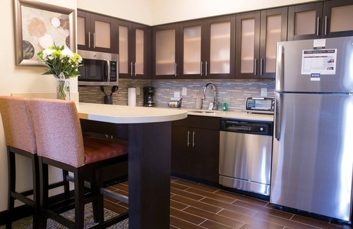 McNeil Condominio | Free Breakfast + Heated Pool | Close to U of T