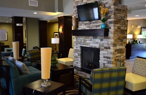Jacksonville Apartamento | Desayuno gratis. Piscina al aire libre. Barbacoa compartida. Genial para viajes de negocios.