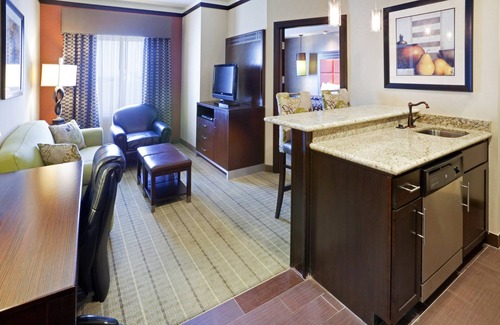 Irving Condominio | Desayuno gratis + piscina al aire libre | Cerca del aeropuerto DFW!