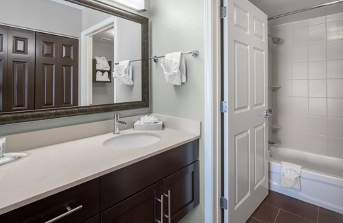 Christiana Condominio | Desayuno gratis. Piscina al aire libre. ¡A 10 minutos de la Universidad de Delaware!