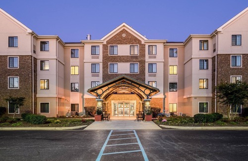Christiana Condominio | Desayuno gratis. Piscina al aire libre. ¡A 10 minutos de la Universidad de Delaware!