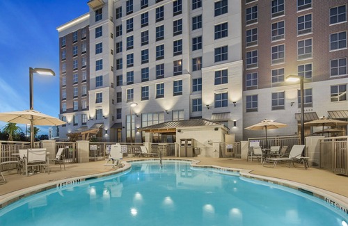 Florence Condominio | Desayuno gratis + piscina al aire libre | Suite accesible para personas con discapacidad auditiva + centro de negocios las 24 horas