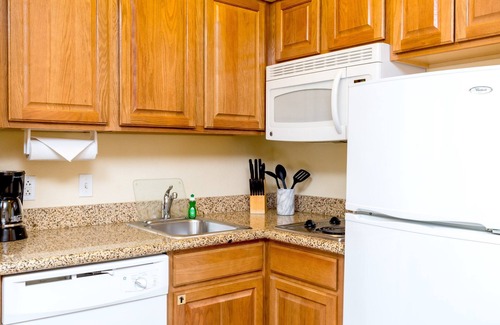 McAllen Apartamento | Desayuno gratis. Piscina al aire libre y bañera de hidromasaje. ¡Viaje rápido a la Universidad de Texas en el Valle del Río Grande!