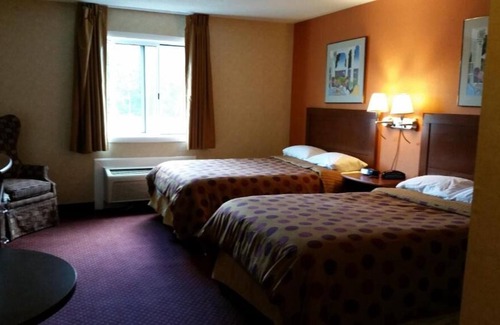 Foxboro Casa | FREE Breakfast & Parking! 2 Spacious Units Near Hall at Patriot Place!