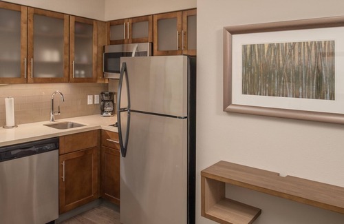 Hillsboro Apartamento | Free Breakfast. Pool. Gym. Quick Drive to Rock Creek Country Club!
