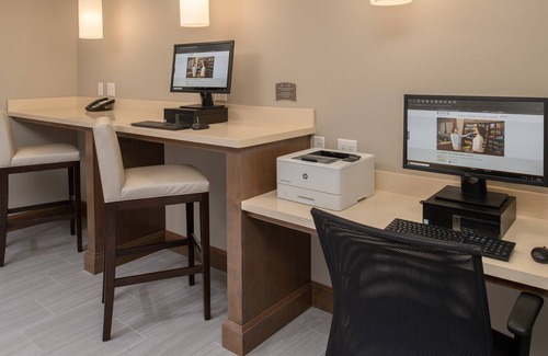 Hillsboro Apartamento | Free Breakfast. Pool. Gym. Quick Drive to Rock Creek Country Club!