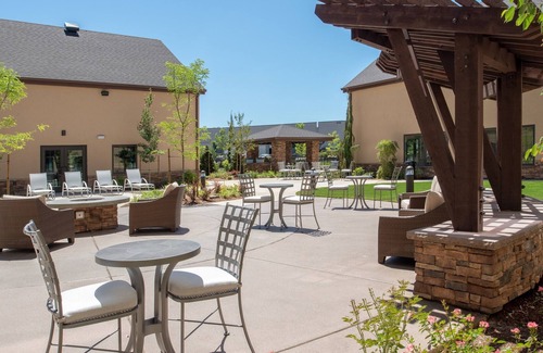Hillsboro Apartamento | Free Breakfast. Pool. Gym. Quick Drive to Rock Creek Country Club!