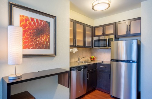 Concordville Apartamento | Free Breakfast. Seasonal Outdoor Pool. Gym. Near Longwood Gardens!