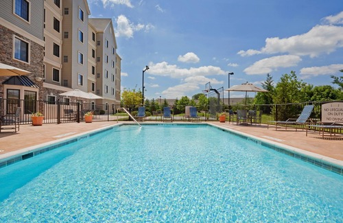Concordville Condominio | Free Breakfast. Seasonal Outdoor Pool. Gym. Close to Longwood Gardens!