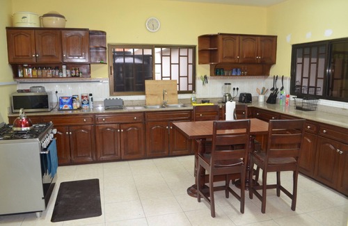 Teshie Casa | Capacidad 4 ★ 10 minutos al aeropuerto ★ Comunidad cerrada ★ Recogida y regreso al aeropuerto gratis
