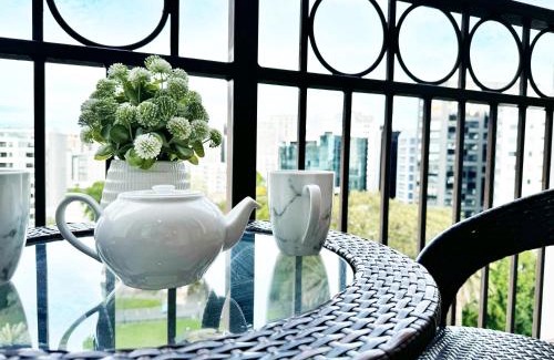 Newton Apartamento | Free carpark, balcony with park views, pool and spa