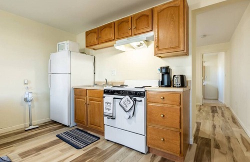 Chicopee Apartamento | Free coffee a comfortable bed food and drinks