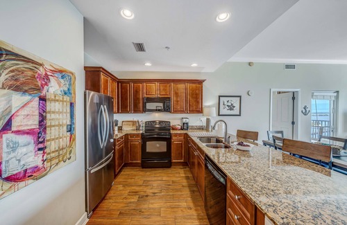 Upper Grand Lagoon Condominio | FREE Daily Golf! Reflections 805 Amazing Top Floor View, Resort Pool, Hot Tub