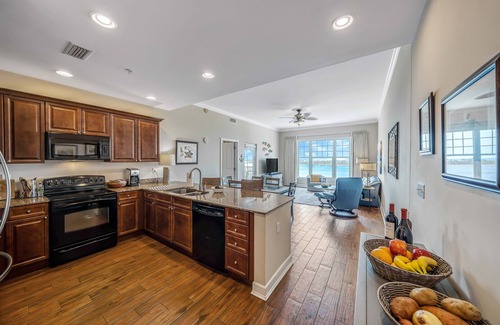 Upper Grand Lagoon Condominio | FREE Daily Golf! Reflections 805 Amazing Top Floor View, Resort Pool, Hot Tub