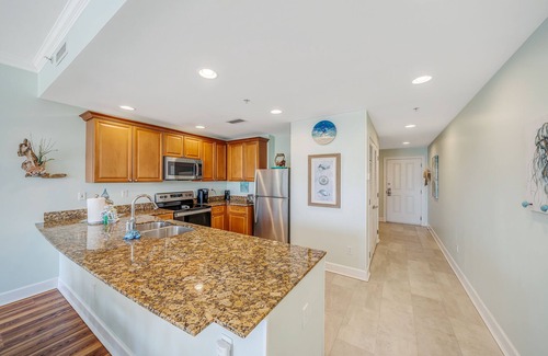 Upper Grand Lagoon Condominio | FREE Daily Golf! Reflections 302 Bayfront Living, Heated Resort Pool, Hot Tub