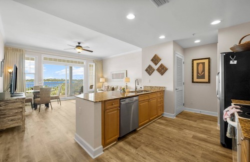 Upper Grand Lagoon Condominio | FREE Daily Golf! Reflections 506 Amazing Views, Heated Resort Pool & Hot Tub!