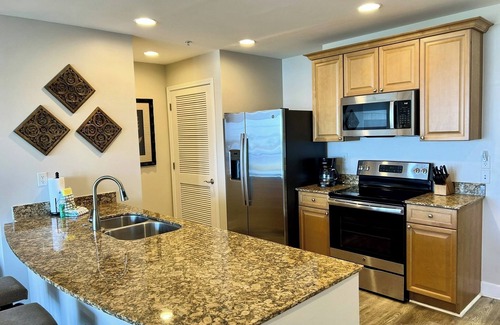 Upper Grand Lagoon Condominio | FREE Daily Golf! Reflections 506 Amazing Views, Heated Resort Pool & Hot Tub!