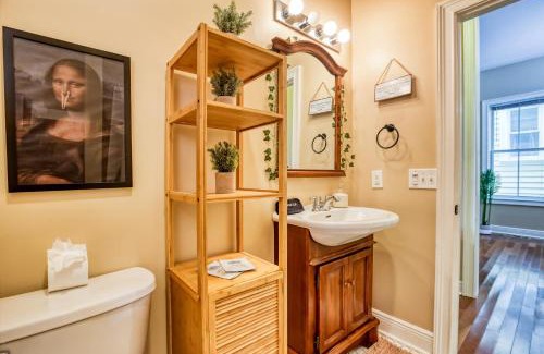 Metropolitan Apartamento | Free Early Check-In or Late Check-Out - Big Yard, BBQ - Summer Getaway near DT, Starland & River St