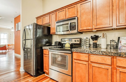 Thomas Square Apartamento | Free Early Check-In - Summer Vibes - Stylish Duplex by Forsyth Park - 14PPL